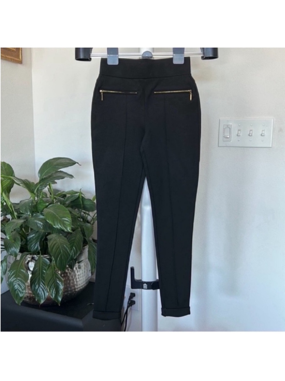 Zara Black leggings/Pants Sz XS Stretchy Elastic Waistband Gold Front Zipper